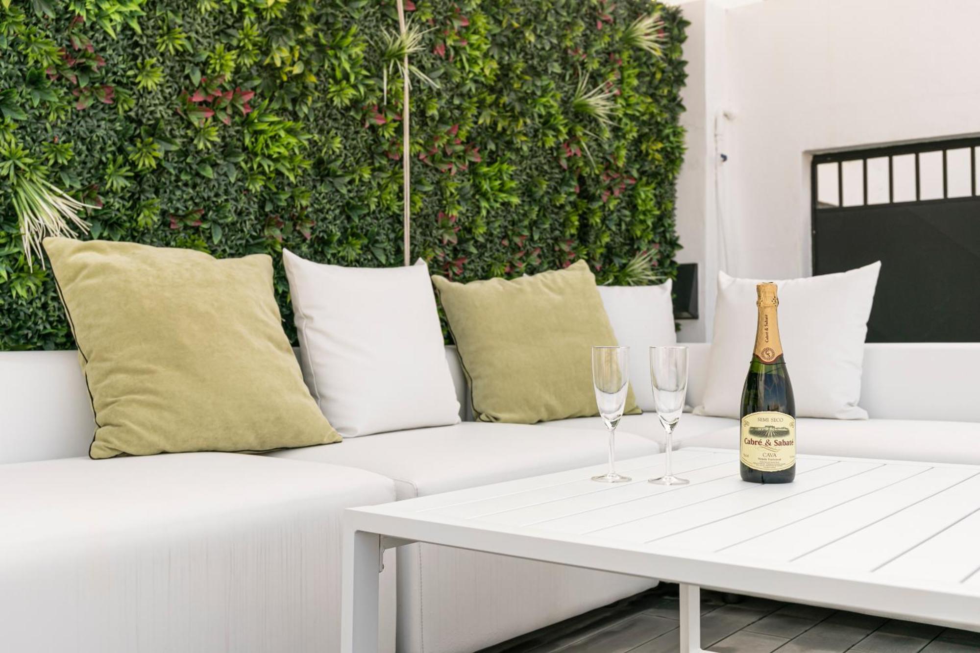 Isg Apartments Modern Atticpool At The Cathedralfree Parking Seville Exterior photo