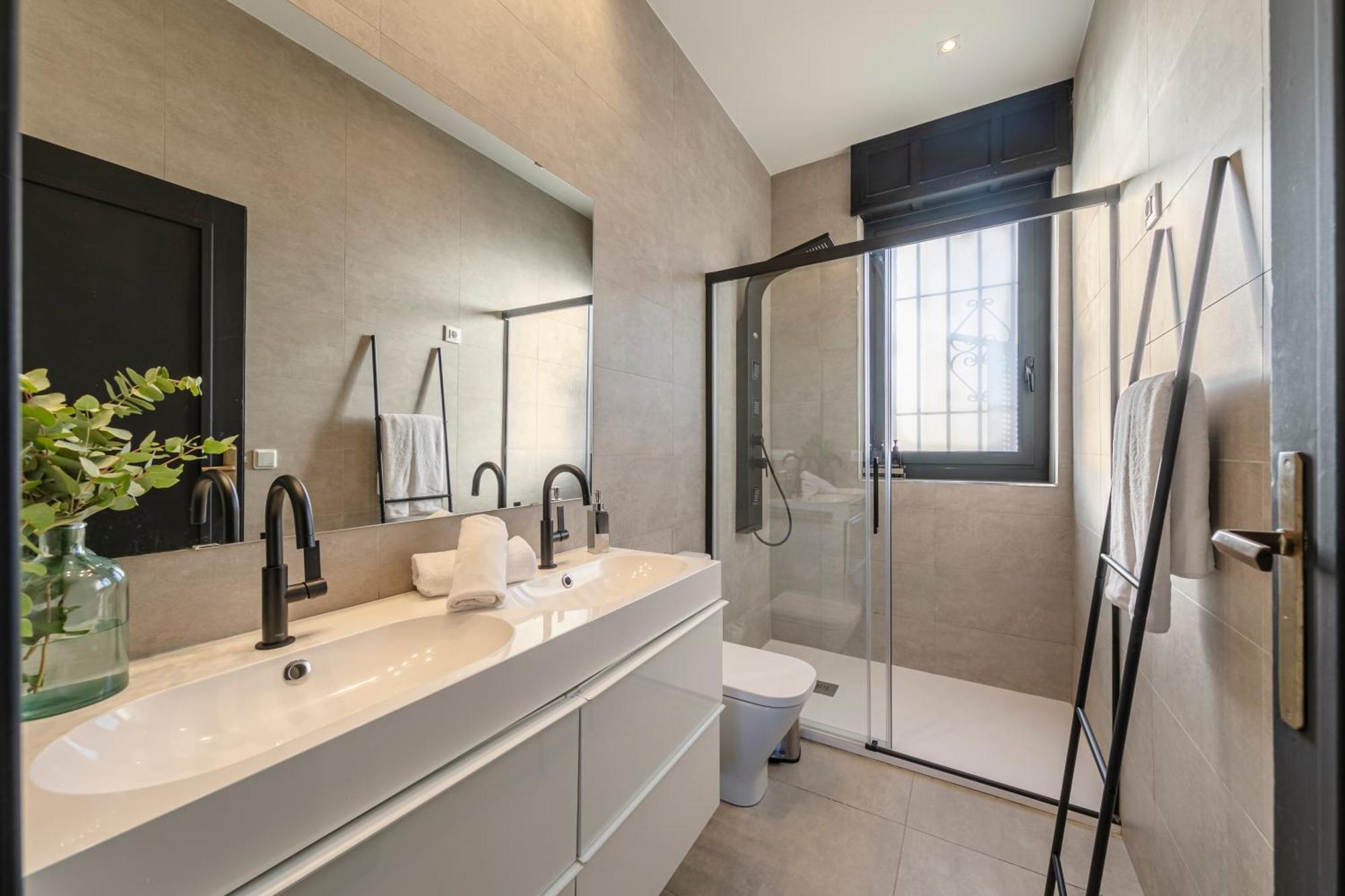 Isg Apartments Modern Atticpool At The Cathedralfree Parking Seville Exterior photo