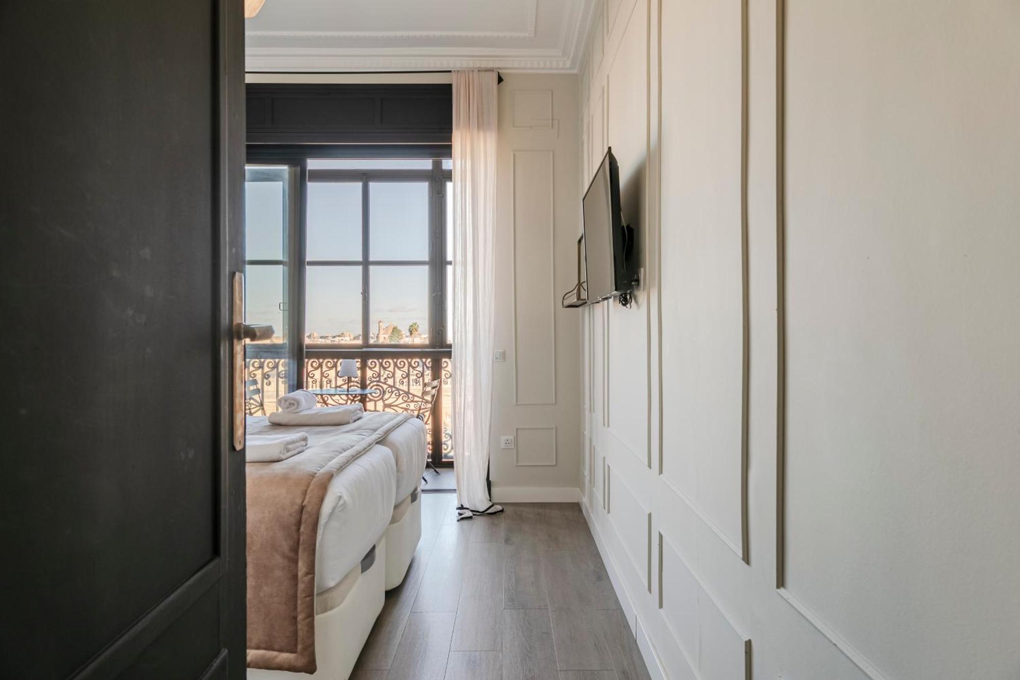 Isg Apartments Modern Atticpool At The Cathedralfree Parking Seville Exterior photo