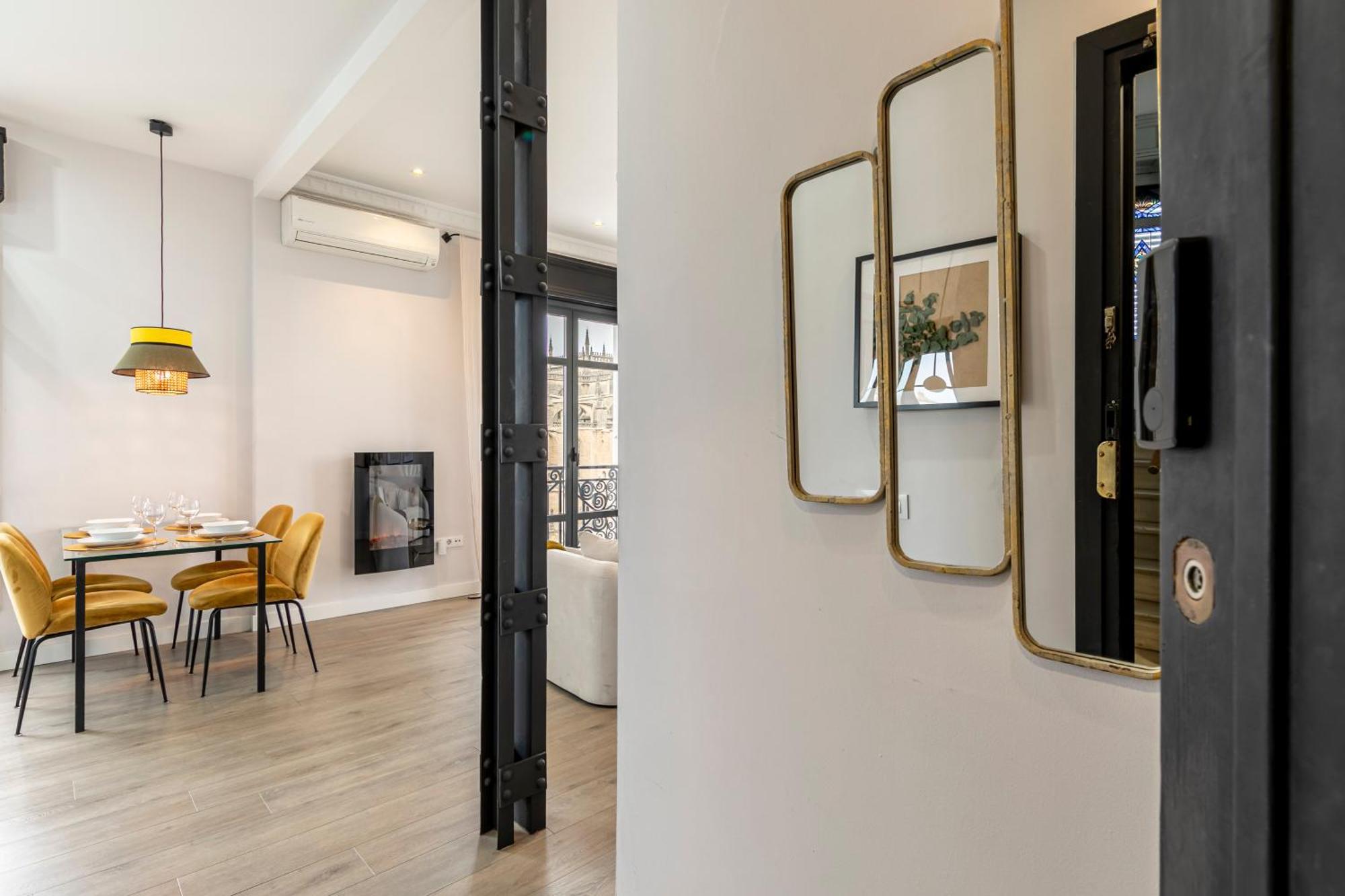 Isg Apartments Modern Atticpool At The Cathedralfree Parking Seville Exterior photo
